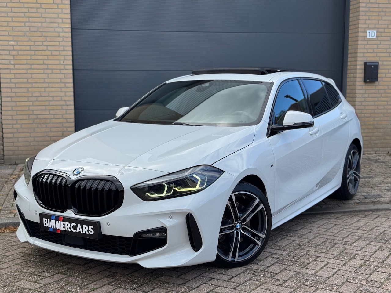 BMW 1-serie - 118i Aut High Executive M Sport Pano Vol! - AutoWereld.nl