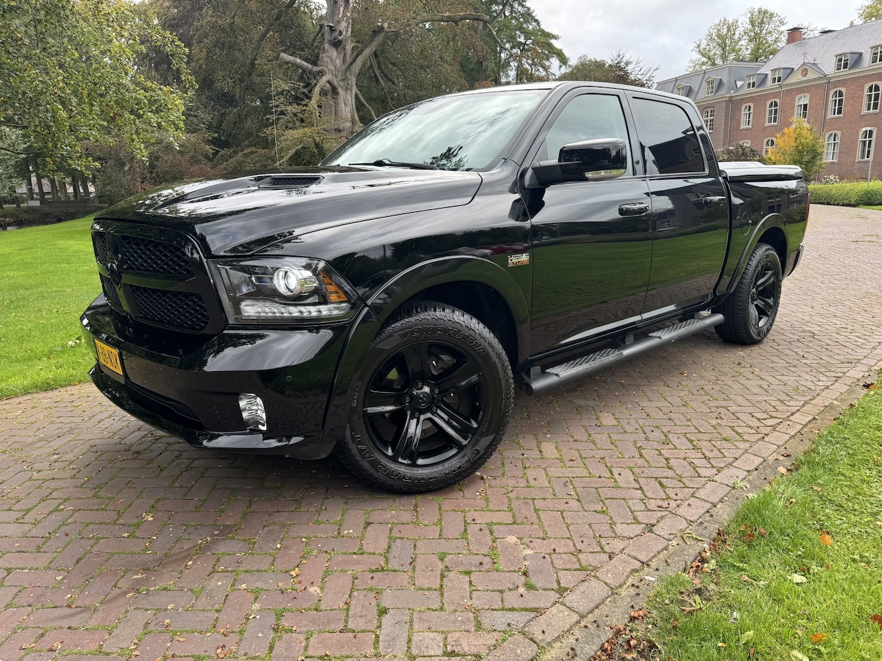 Dodge Ram 1500 - 5.7 V8 4x4 Crew Cab 5'7 Sport Dodge RAM 1500 Sport 5.7L Crew Cab 5'7 4x4 Full PANO / ALPINE / MAGNAFLOW EXHAUST / LED / - AutoWereld.nl