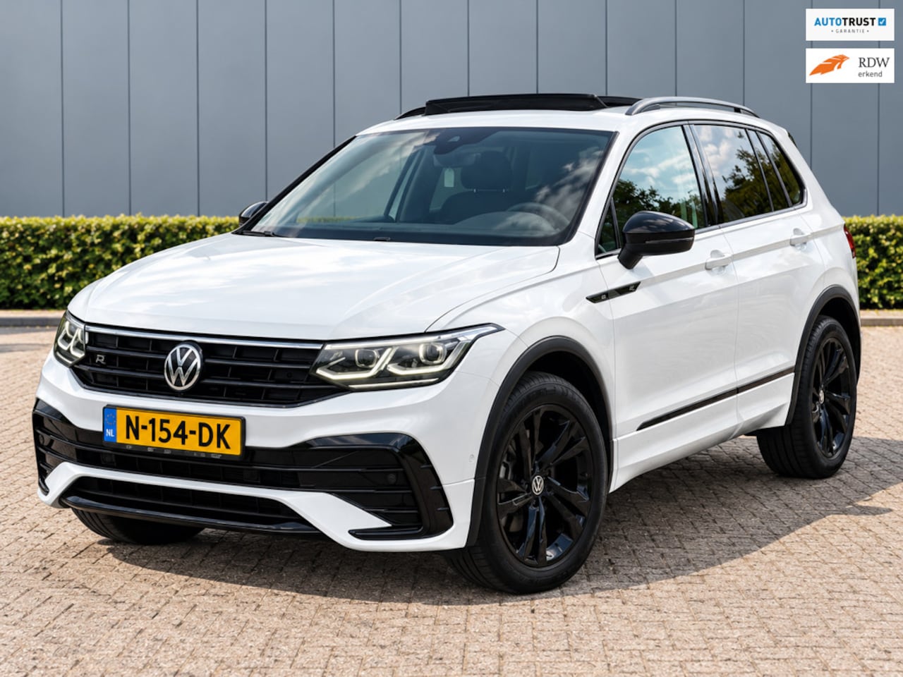 Volkswagen Tiguan - 1.5 TSI R-Line Pano/Sfeer/Keyless/Blindspot nieuwstaat! - AutoWereld.nl
