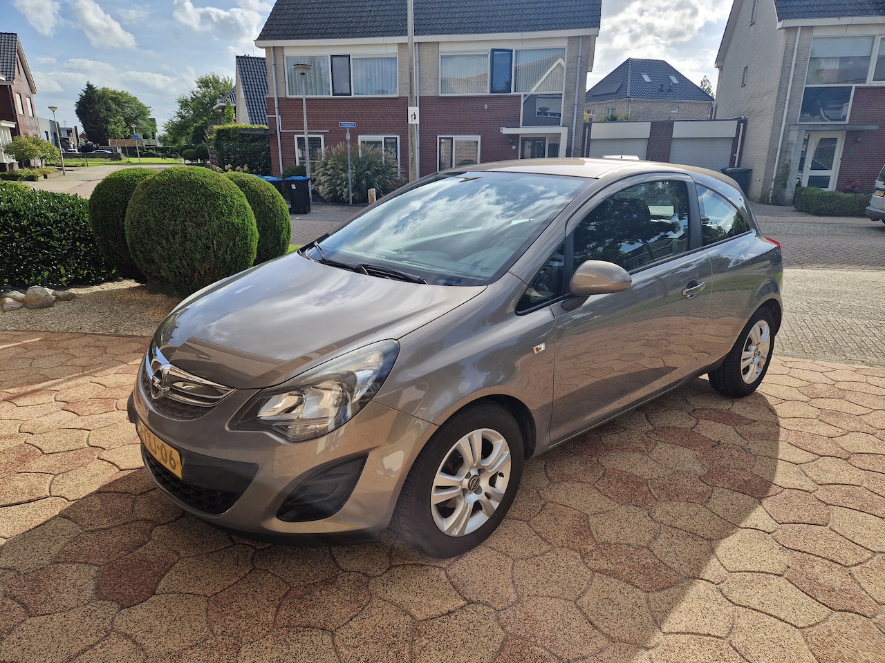 Opel Corsa - 1.2-16V Berlin Airco, Cruisecontrol, Lederen stuurwiel, half lederen bekleding, - AutoWereld.nl