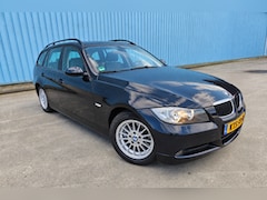 BMW 3-serie Touring - 318i High Executive