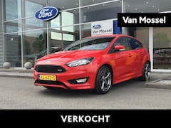 Ford Focus - 1.5 ST-Line | Cruise Control | Achteruitrijcamera | Navigatie | Voorruitverwarming | Airco