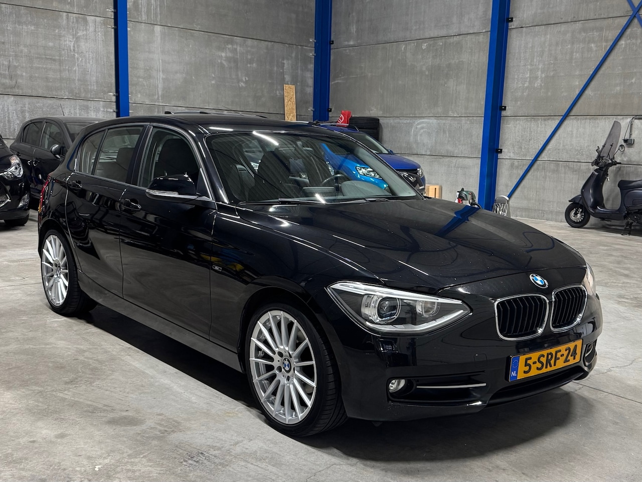 BMW 1-serie - 116i EDE Business Sport | Cruise | Navi | Trekhaak | 18" - AutoWereld.nl