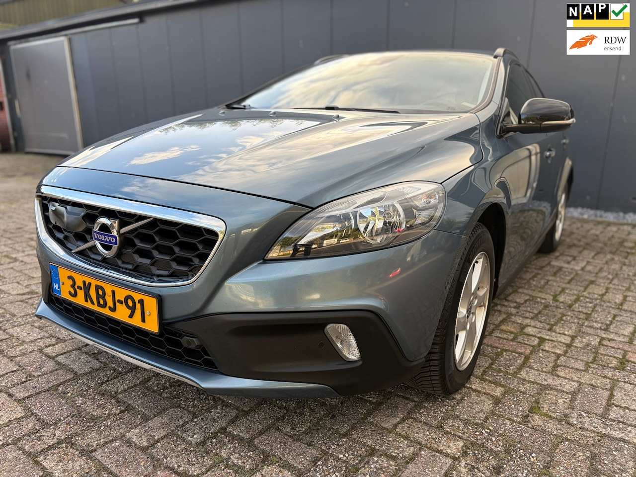 Volvo V40 Cross Country - 1.6 T4 Momentum 1e Eig!/Camera/Trekhaak! - AutoWereld.nl