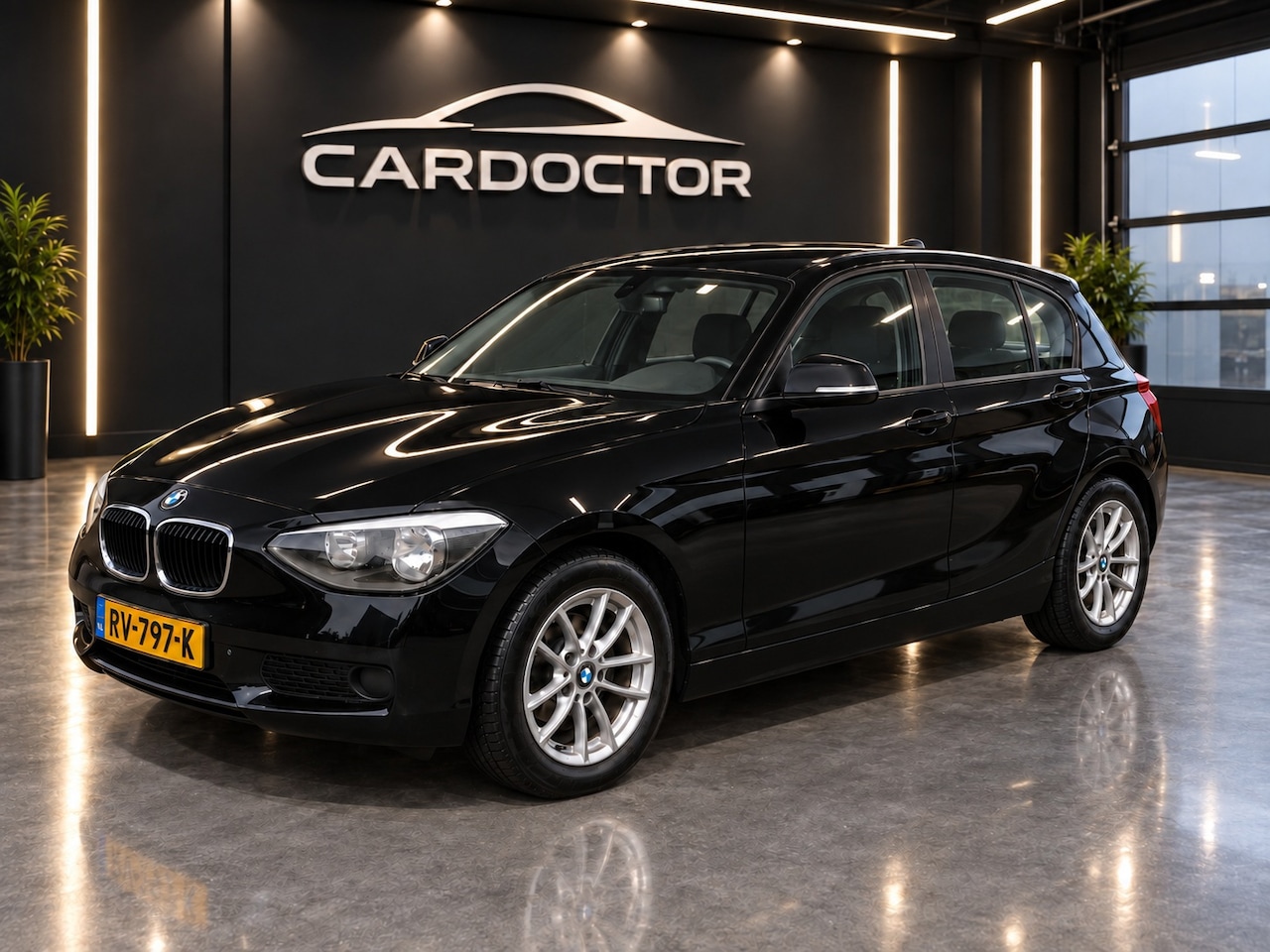 BMW 1-serie - 116i M-Pakket - Airco - NW APK - NAP! - AutoWereld.nl