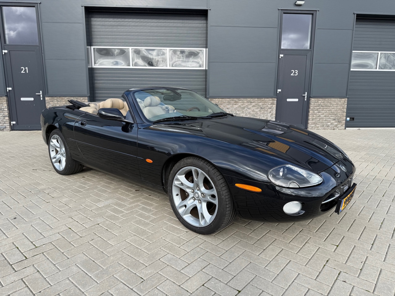 Jaguar XK8 - 4.2 V8 Convertible NL Auto / Youngtimer - AutoWereld.nl