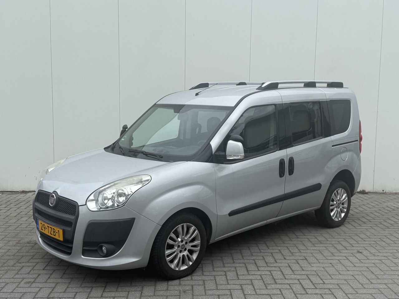 Fiat Doblò - 1.4 T-Jet 120pk Rolstoelauto 3+1 - XXL Freedom Bodemverlaging (160 Cm Binnen hoogte) - Rol - AutoWereld.nl