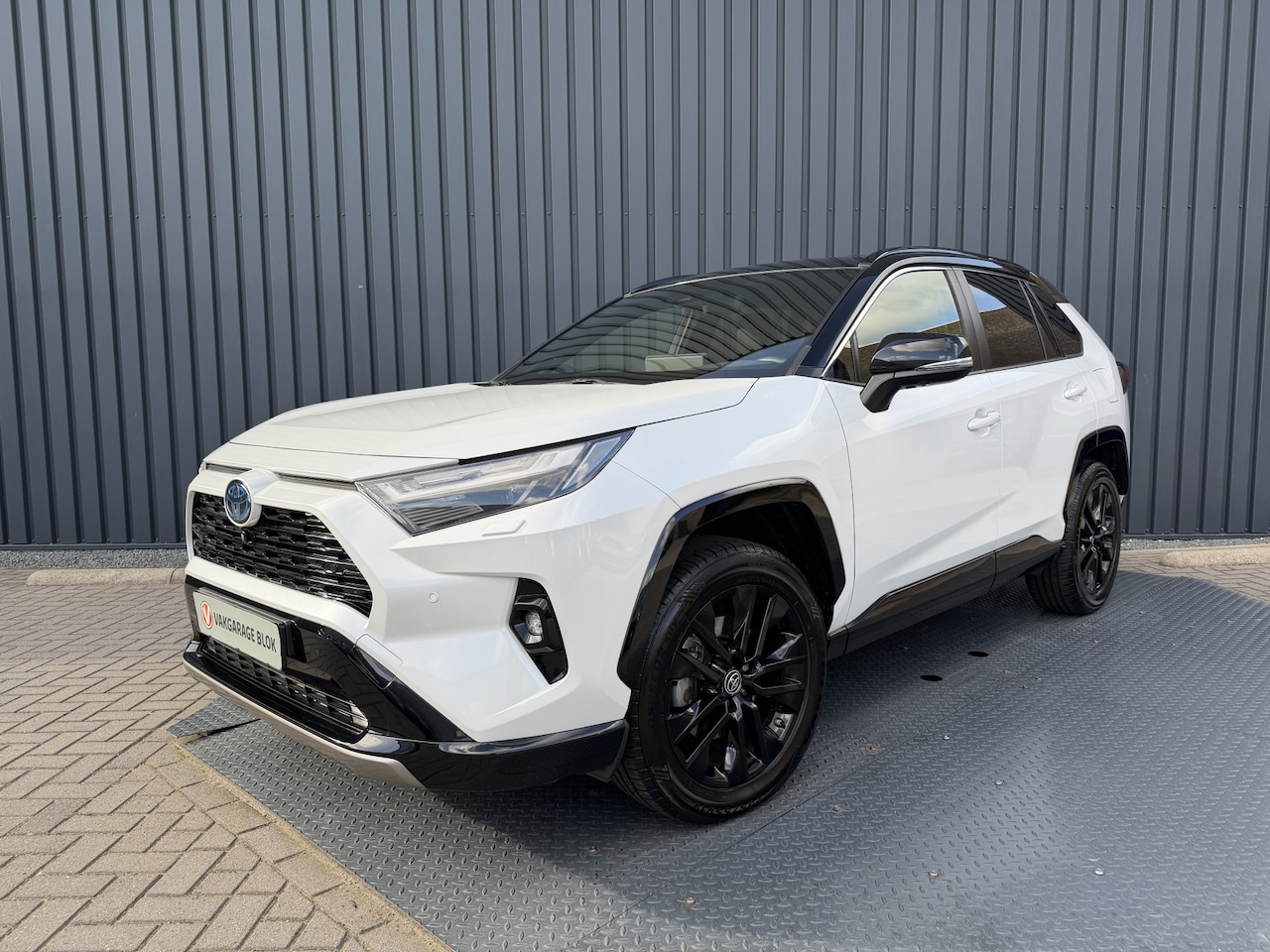 Toyota RAV4 - 2.5 Hybrid AWD Bi tone | FACELIFT Digitaal dashboard | JBL | Rijklaar!! - AutoWereld.nl