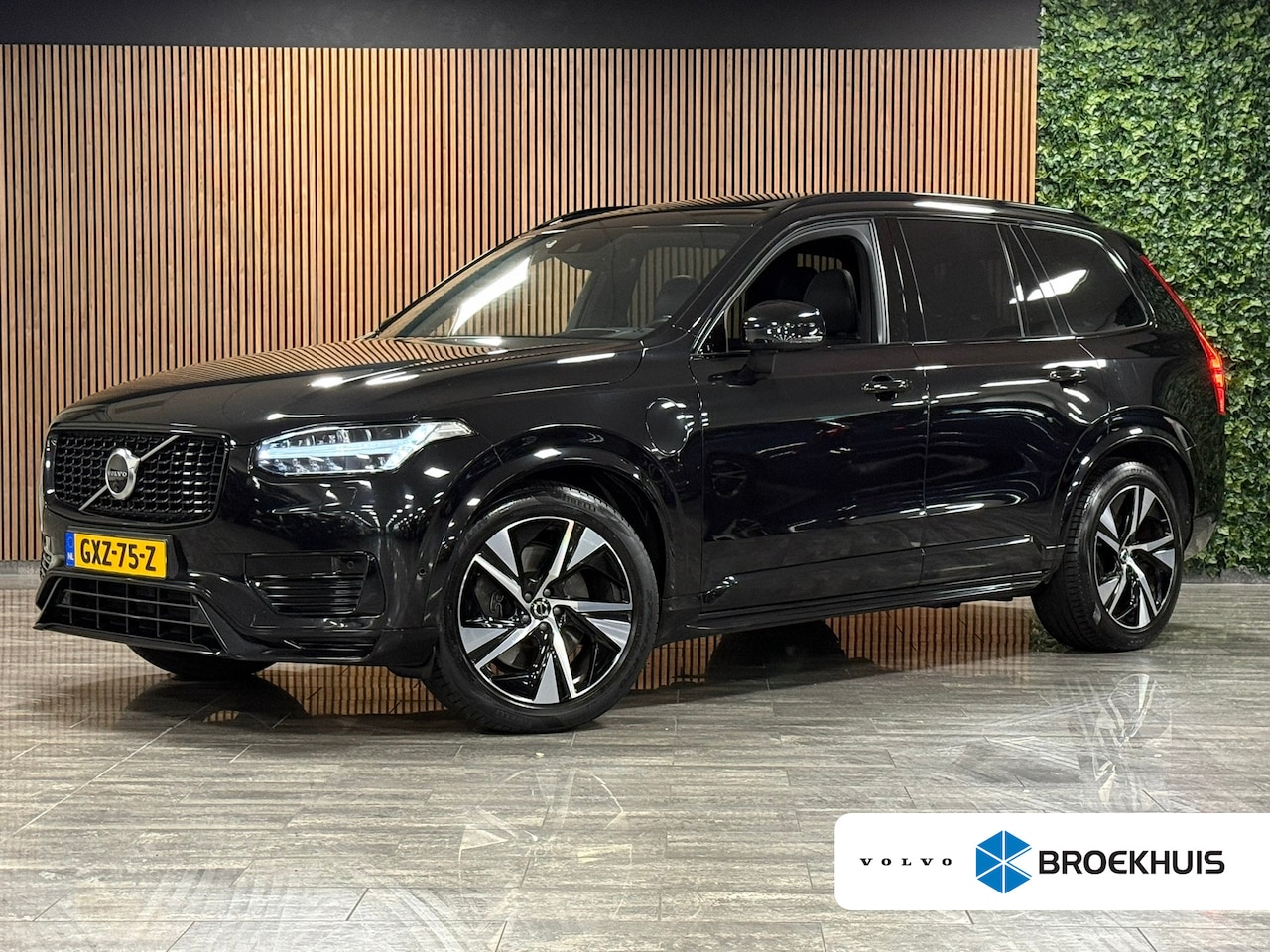 Volvo XC90 - T8 AWD Recharge R-Design | Harman Kardon | Luchtvering | Trekhaak | 360 Camera | Gelaminee - AutoWereld.nl