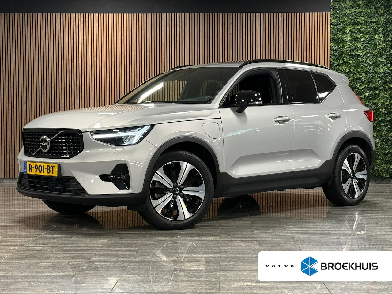 Volvo XC40 - T5 Recharge Ultimate Dark | Trekhaak | Schuifdak | Harman Kardon | Parkeercamera | All Sea - AutoWereld.nl