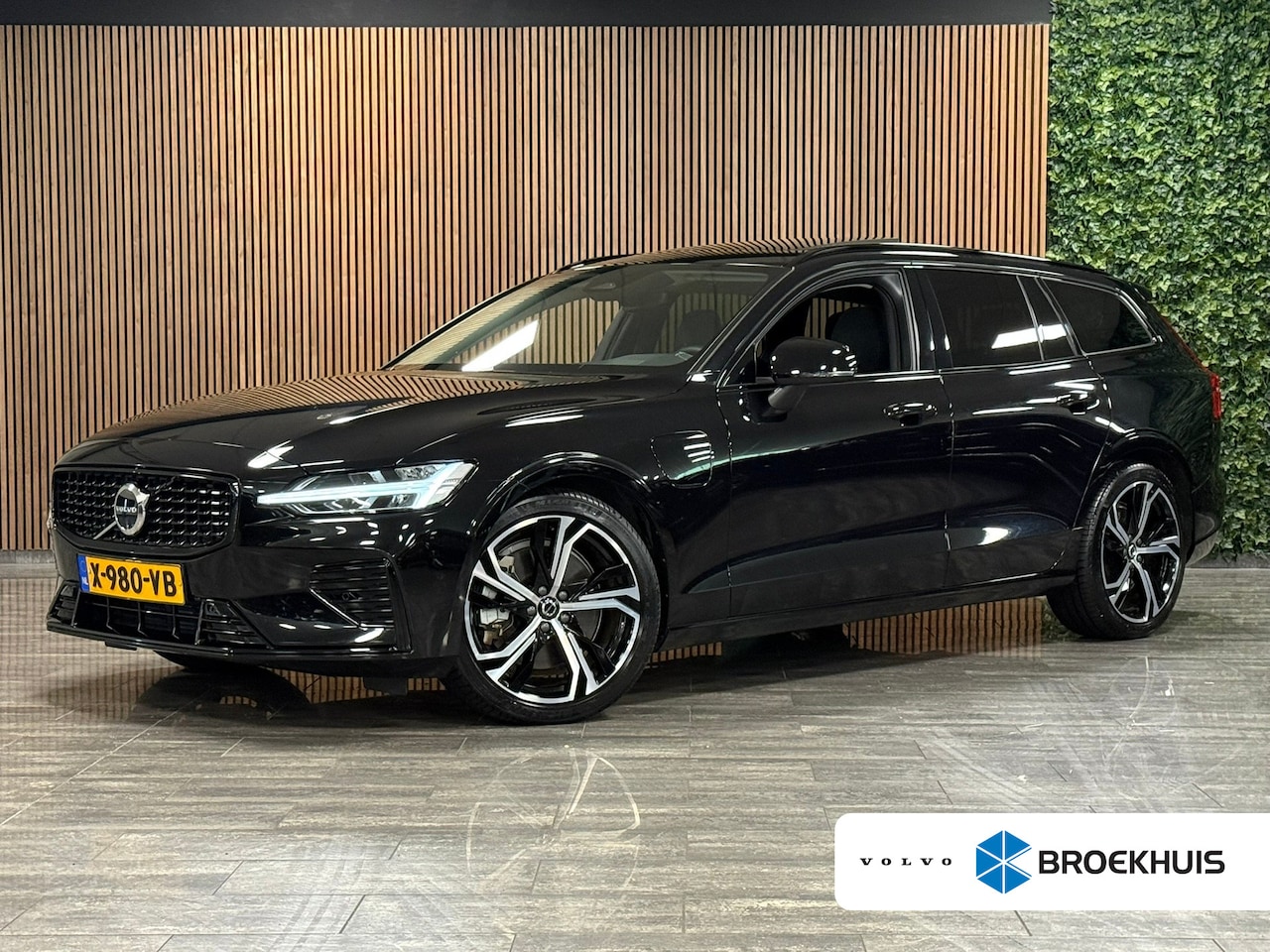 Volvo V60 - T6 AWD Recharge Plus Dark | Schuifdak | Adaptieve Cruise Control | Stoelverwarming voor+ac - AutoWereld.nl
