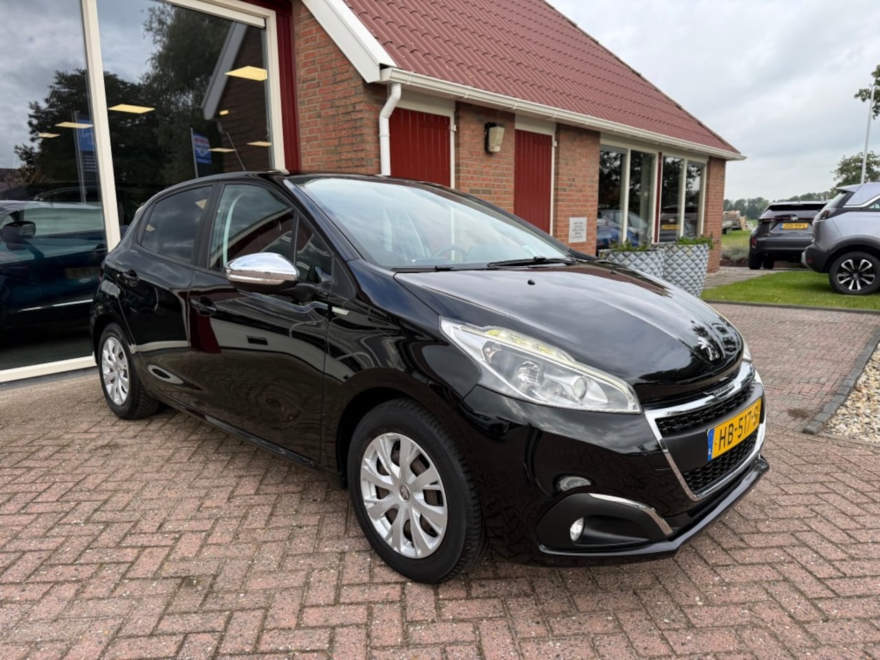 Peugeot 208 - 1.2 PURET URBAN SOUL Orig. NL/Trekhaak/Airco/Cruise Control/Navigatie - AutoWereld.nl