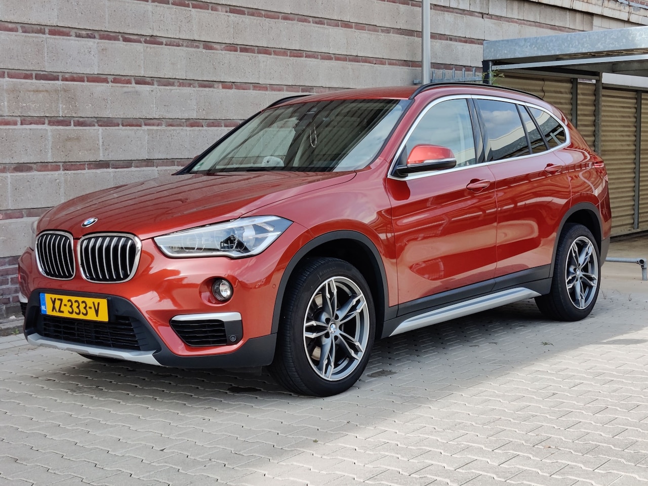 BMW X1 - 2.0i xDrive High Executive Trekhaak / Head-up / Leder / Navigatie / Stoelv / Adaptive cruise / Lane assist - AutoWereld.nl