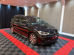 Volkswagen Touran - 1.5 TSI Highline Executive R-Line-pakket 7p Pano Virtual Camera Keyless ACC Trekhaak