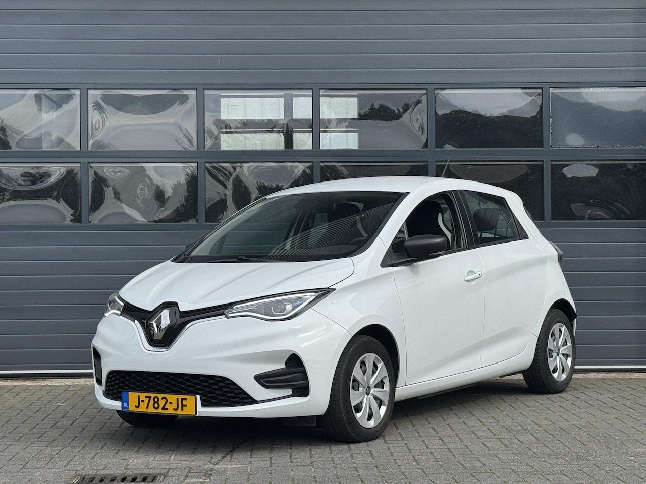 Renault Zoe - R110 LIFE 52 kWh I KOOPACCU I NAVIGATIESYSTEEM I P-SENSOREN I CLIMATE CONTROL - AutoWereld.nl