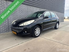 Peugeot 206 - 1.4 Nieuwe APK NAP Airco 5Deurs Elec. Ramen