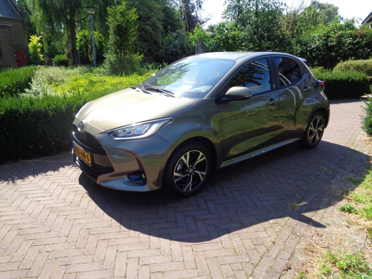 Toyota Yaris - 1.5 Hybrid 115pk CVT Edition bij Toyota specialist - AutoWereld.nl