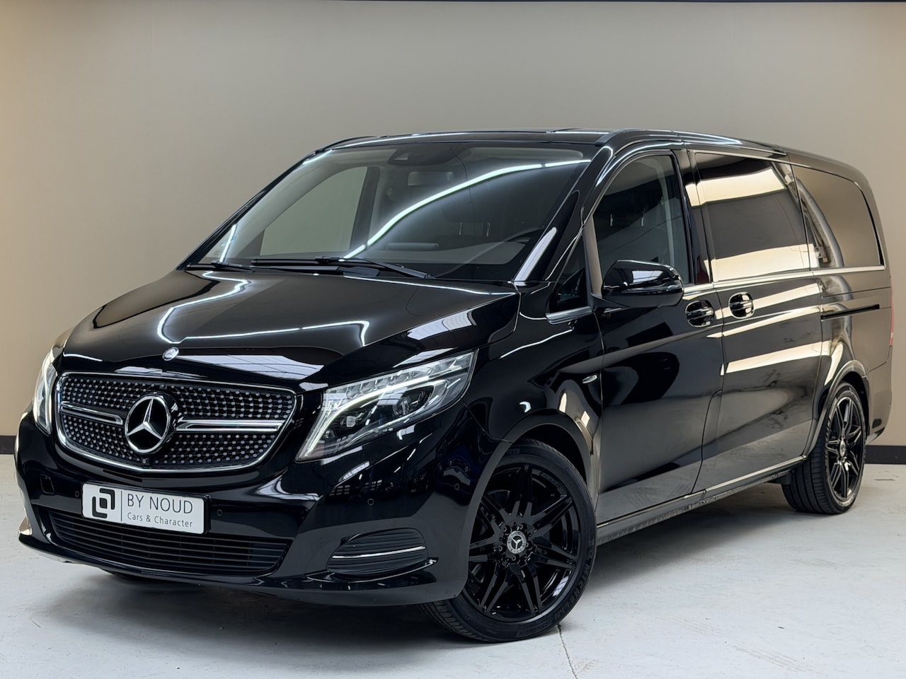Mercedes-Benz V-klasse - 250d Lang DC Avantgarde Edition 250d Lang DC Avantgarde Edition, 190Pk, 2017, Volledig leder, LED koplampen, 360" camera, - AutoWereld.nl