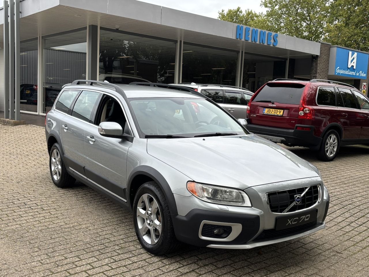 Volvo XC70 - 3.2 AWD Summum Driver Support Standkachel Premium sound BTW voordeel €850,- - AutoWereld.nl