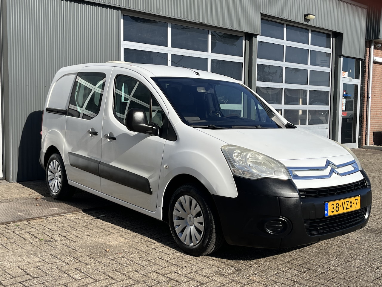 Citroën Berlingo - 1.6 HDIF Marge Btw vrij!! Airco Trekhaak 1070kg trekgewicht Parrot Telefoonverbinding Elek - AutoWereld.nl