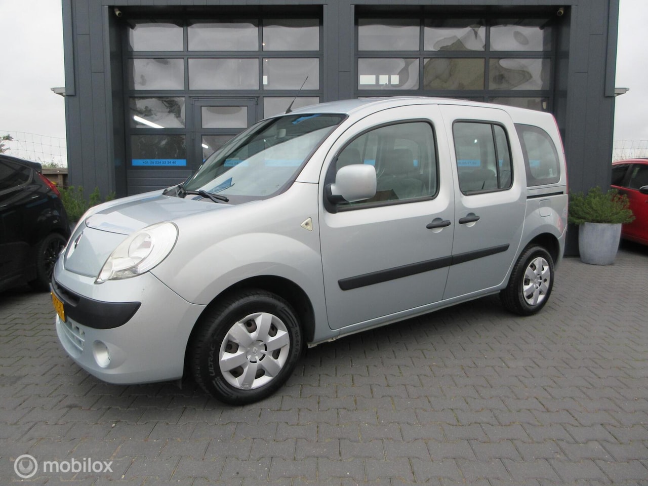 Renault Kangoo Family - 1.6 Expression 140dkm! 5 pers Trekhaak - AutoWereld.nl