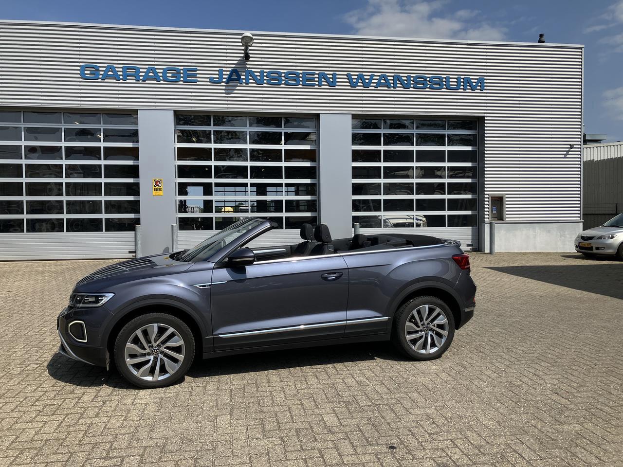 Volkswagen T-Roc Cabrio - 1.5 TSI R-LINE AFN TREKHAAK STOELVERWARMING - AutoWereld.nl