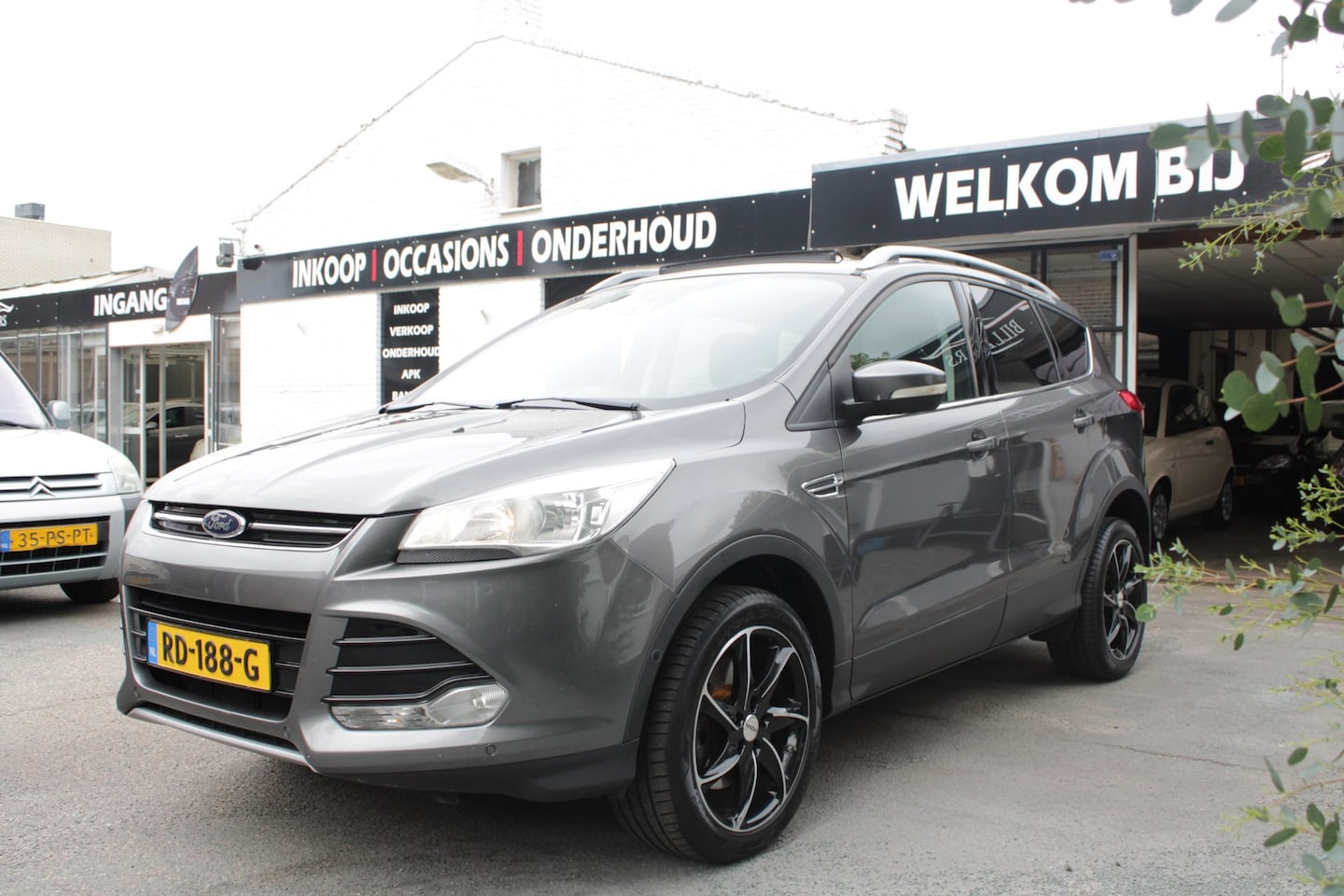 Ford Kuga - 1.6 Titanium Plus 4WD / AUTOMAAT / PANO / Camera / Keyless Entry - AutoWereld.nl