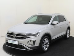 Volkswagen T-Roc - 1.5 TSI Life | Trekhaak | Achteruitrijcamera | Digital cockpit Pro | Keyless | Adaptieve c