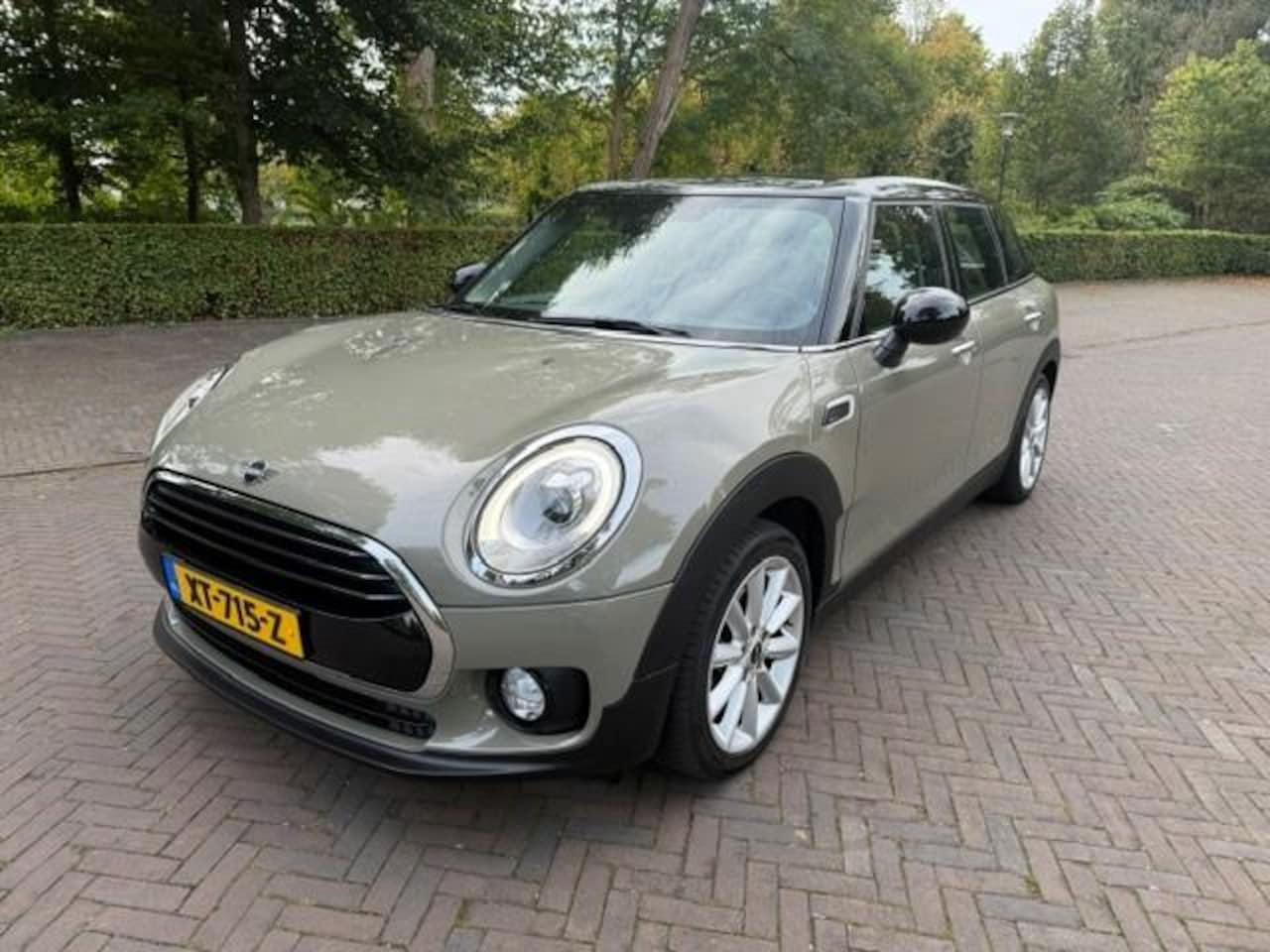 MINI Clubman - 1.5 Cooper Pepper Automaat Halfleer/Stoelverwarming/Navigatie/Cruise - AutoWereld.nl