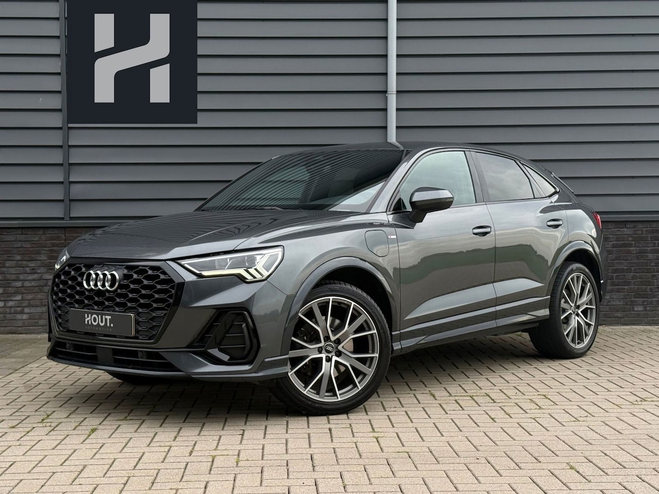 Audi Q3 Sportback - 45 TFSI e S-Line 245pk Sonos Trekhaak Matrix Stuurverw Camera - AutoWereld.nl