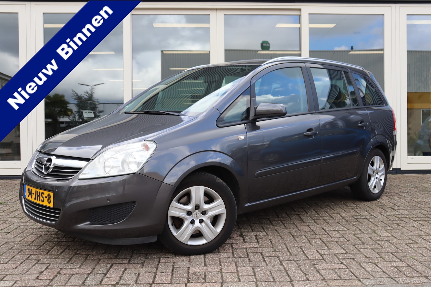 Opel Zafira - 2.2 Cosmo 2.2 Cosmo, Automaat, Navigatie, Trekhaak, PDC V+A, Prijs Is Rijklaar Inclusief 6 Maanden G - AutoWereld.nl
