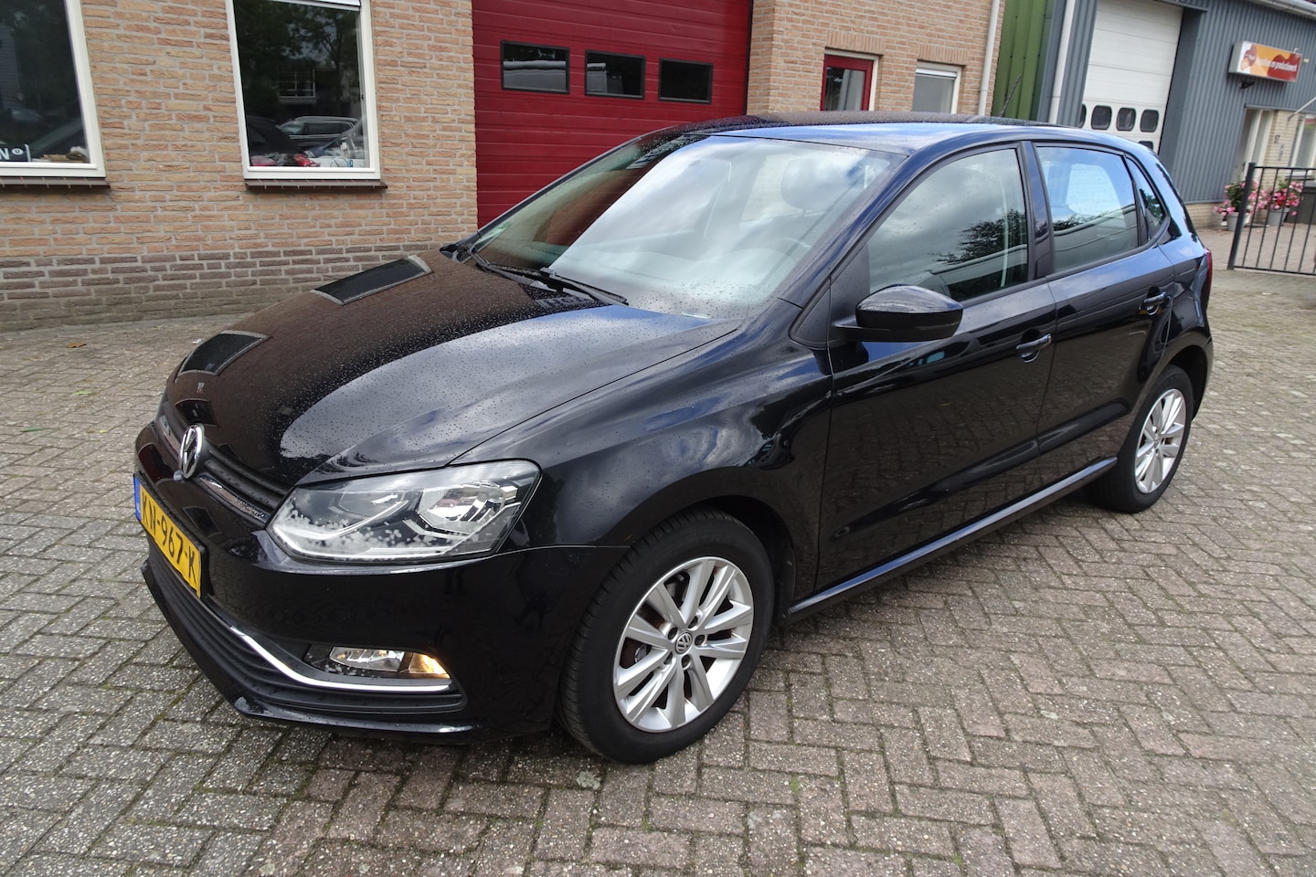 Volkswagen Polo - 1.2 TSI Comfortline 5 Drs * 90pk * AIRCO * LMV * Radio * Cr,control Trekhaak * - AutoWereld.nl