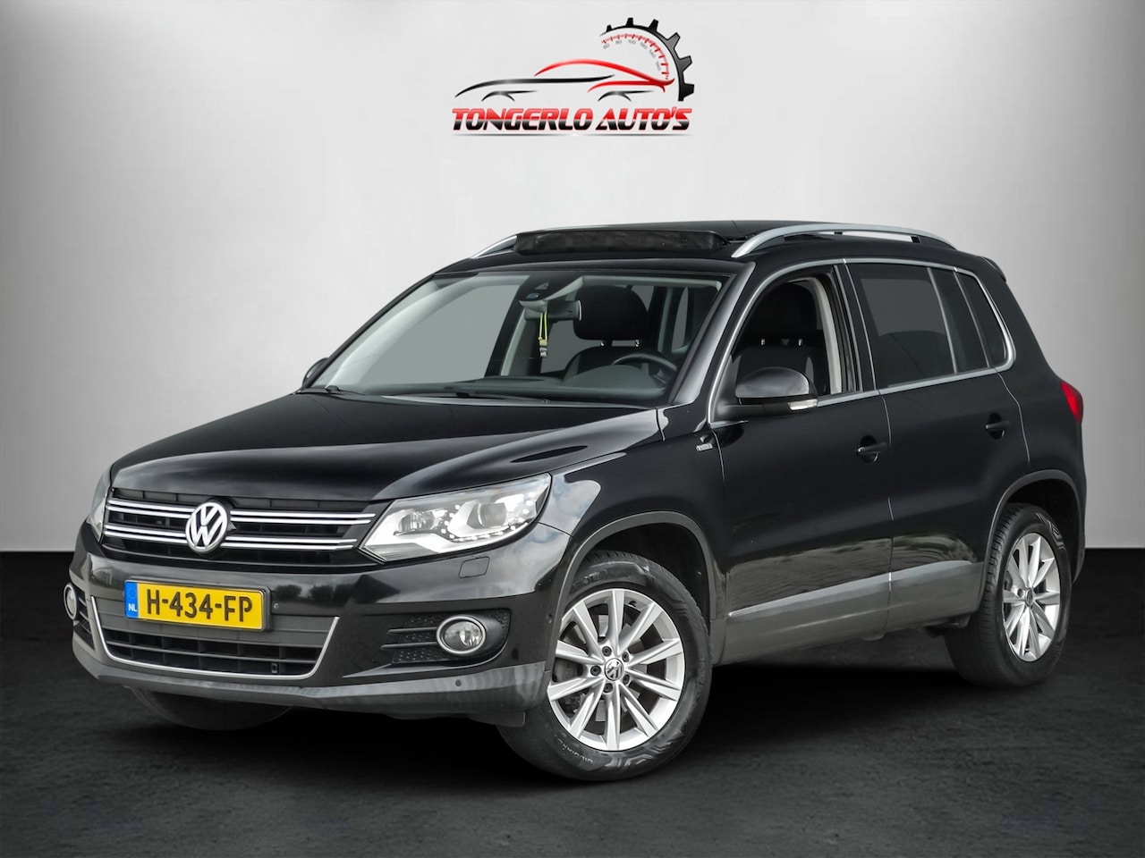 Volkswagen Tiguan - 2.0 TSI Sport&Style 4motion R-line Edition Trekhaak Pano Automaat - AutoWereld.nl