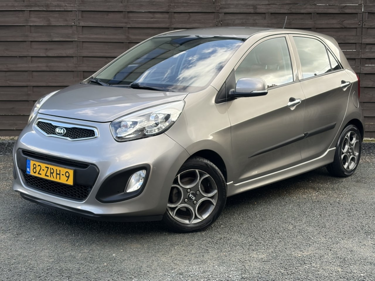 Kia Picanto - 1.0 CVVT Design Edition Orange / AC / PDC / NAP - AutoWereld.nl