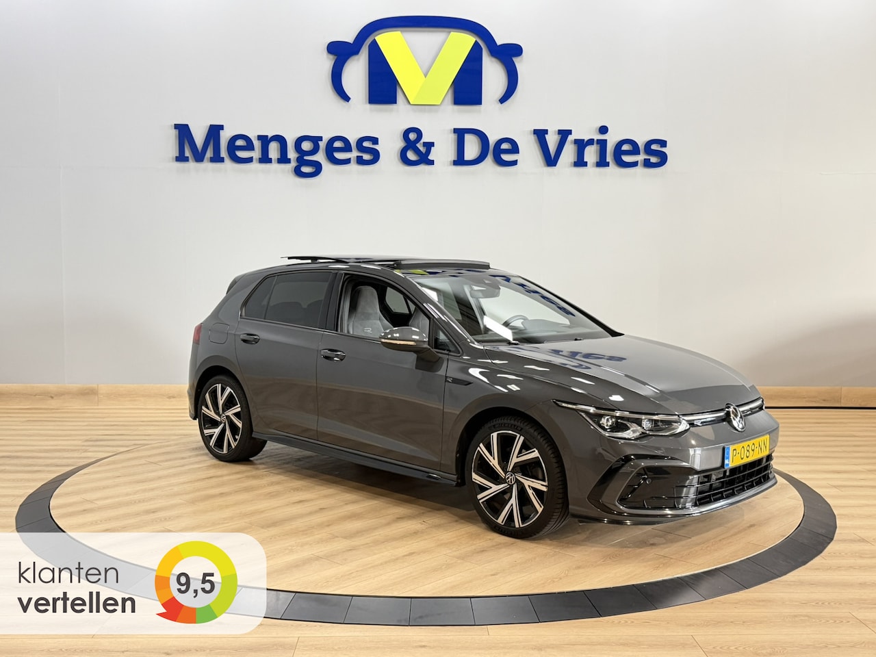 Volkswagen Golf - 1.5 eTSI R-Line Business+ Panorama | Camera | Head Up | Stuur Verwarming | Adaptive Cruise - AutoWereld.nl