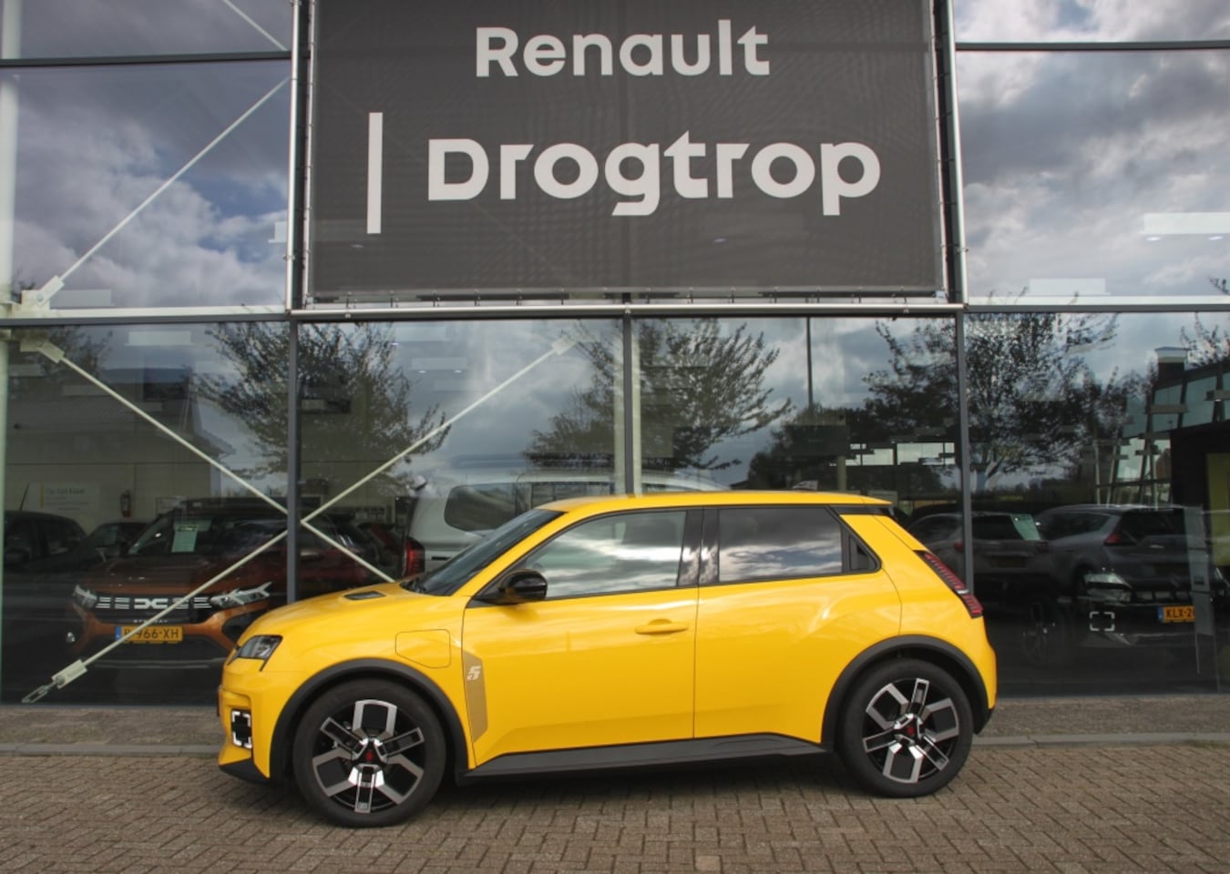 Renault 5 - 120PK-URBAN RANGE-4000KM-18LMV-NAVI-CLIMA-CAMERA-CCS LADER- - AutoWereld.nl