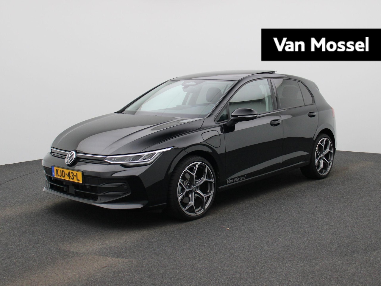 Volkswagen Golf - 1.5 eHybrid Life Edition 204 PK| Origineel Nederlands | 1e Eigenaar | Panoramadak | Stoelv - AutoWereld.nl