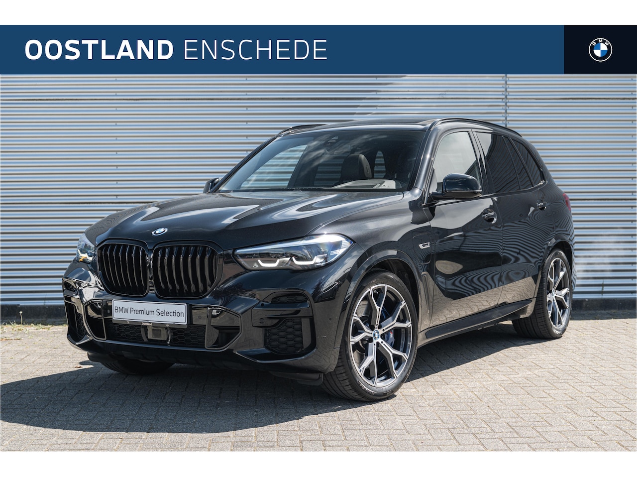 BMW X5 - xDrive45e M Sport Automaat / Trekhaak / Panoramadak / Sportstoelen / Achteruitrijcamera / - AutoWereld.nl