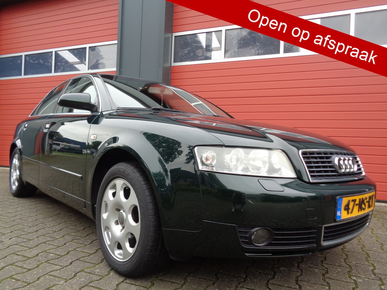 Audi A4 Limousine - 2.4 170PK Clima Cruise 6-BAK LMV Trekhaak NL-Auto - AutoWereld.nl