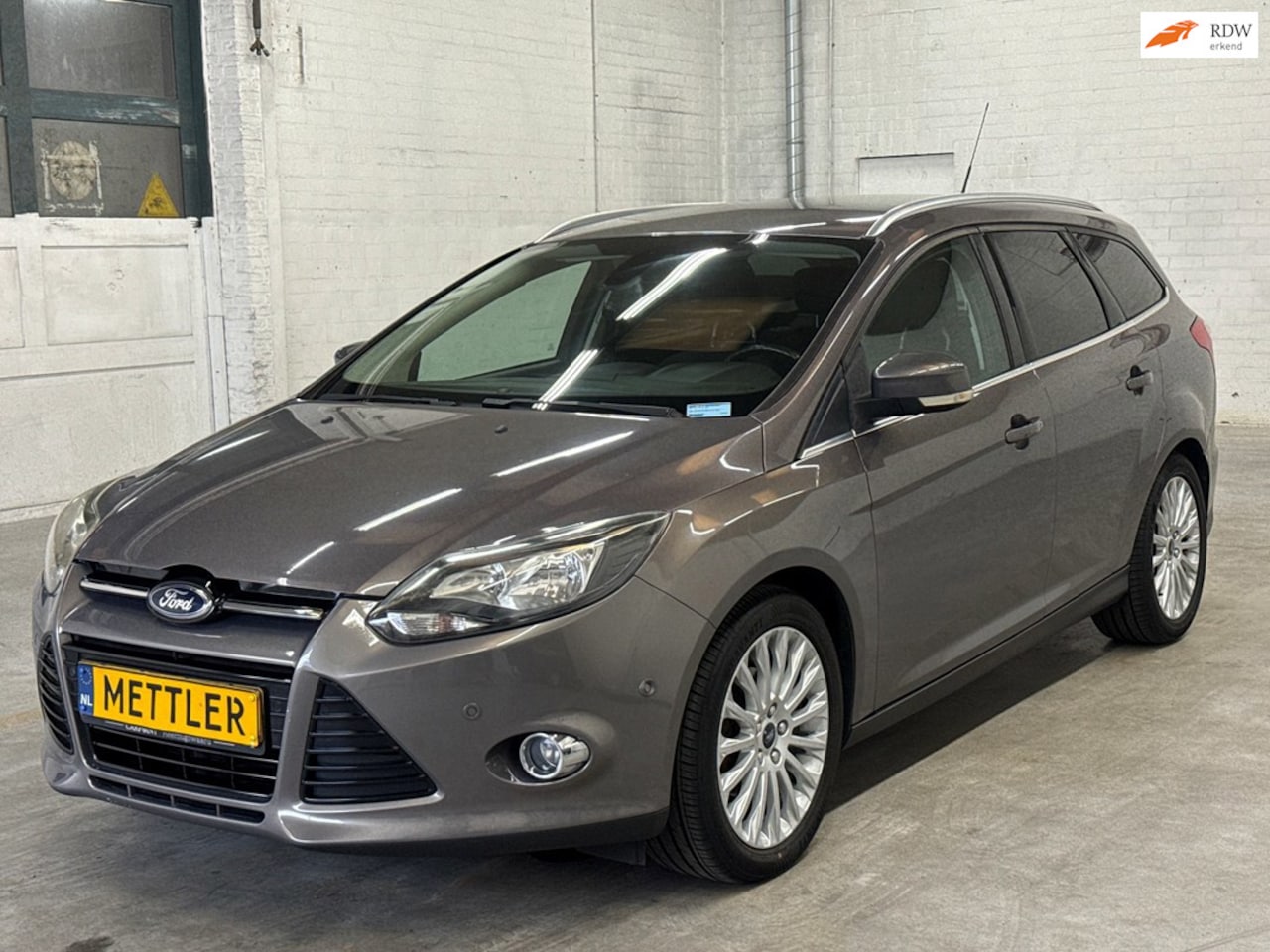 Ford Focus Wagon - 1.0 EcoBoost Titanium | PDC | Trekhaak | Cruise control | Stoelverwarming - AutoWereld.nl