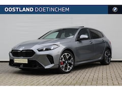BMW 1-serie - 120 M Sport Automaat / Panoramadak / Sportstoelen / Comfort Access / Achteruitrijcamera /