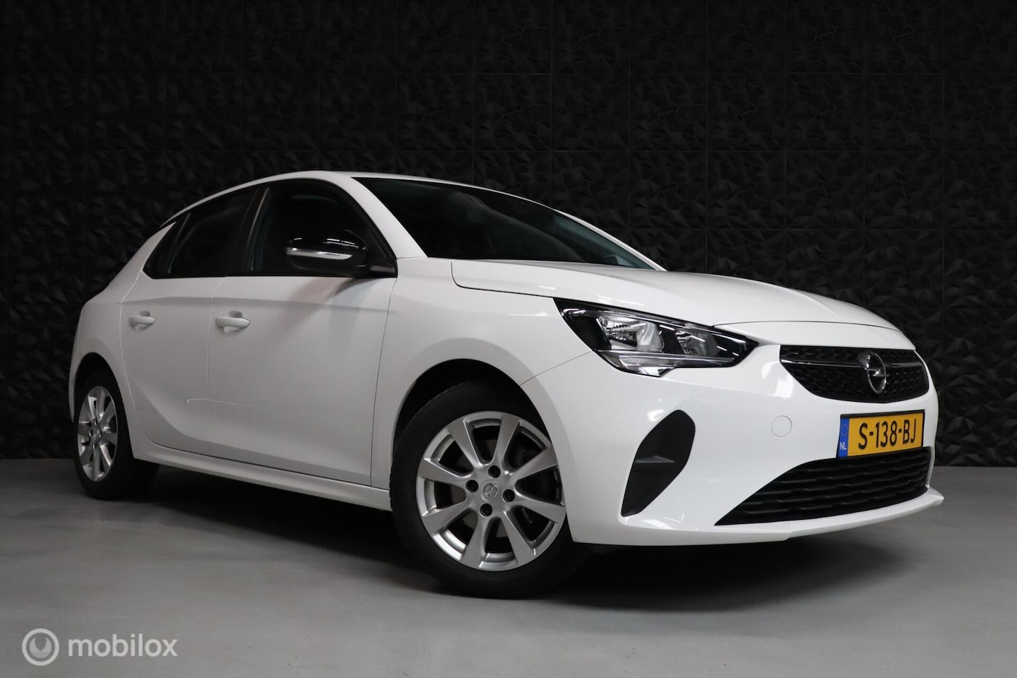 Opel Corsa - 1.2 Edition | Carplay | Lane | Parkeersensor | AC - AutoWereld.nl