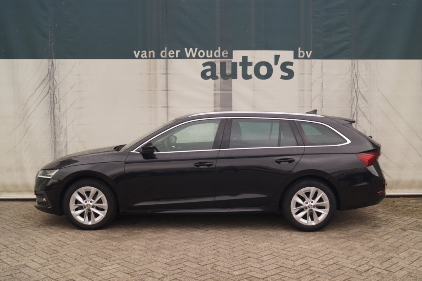 Skoda Octavia Combi - 1.0 TSI 110pk Business Edition -NAVI-ECC-TREKHAAK- - AutoWereld.nl