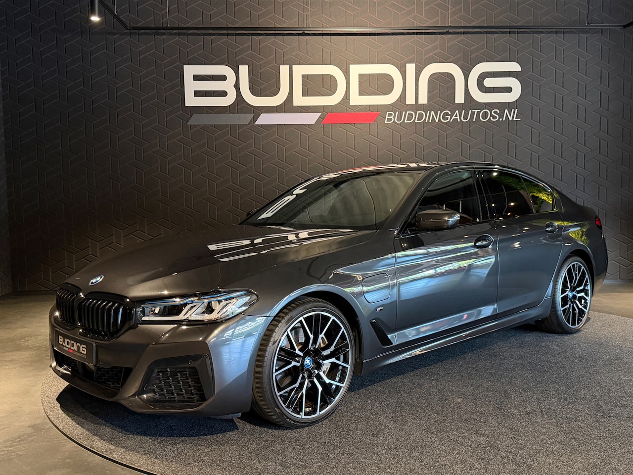 BMW 5-serie - 545e xDrive Business Ed | M-sport | Soft-close | Head-up - AutoWereld.nl