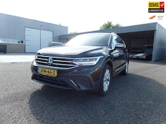 Volkswagen Tiguan Allspace - 1.5 TSI R-Line Business 7p. TREKHAAK OPTIE'S 2025