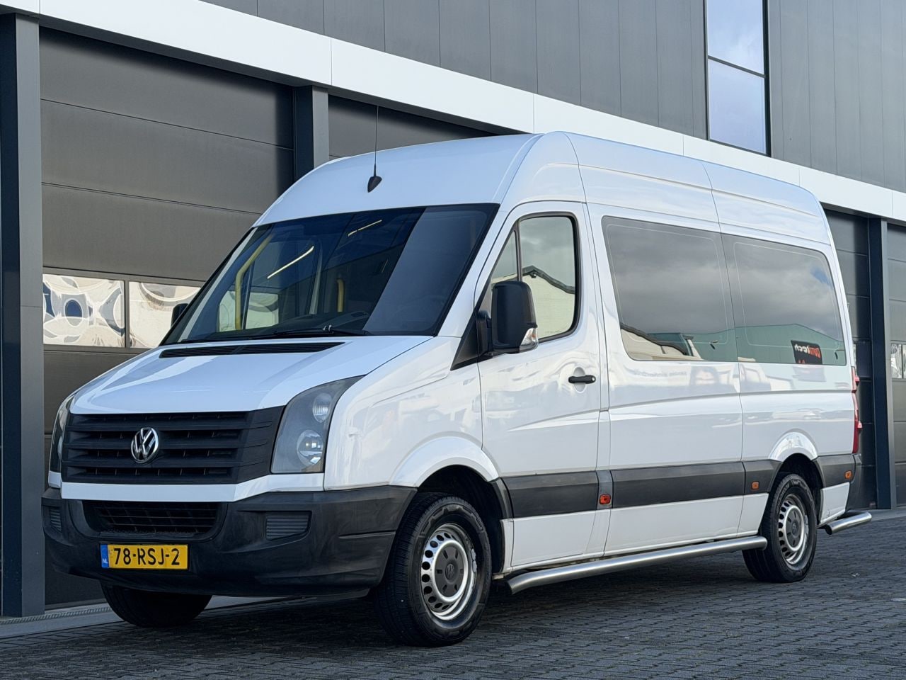 Volkswagen Crafter - 2.0 TDI 9-PERS Rolstoellift - AutoWereld.nl