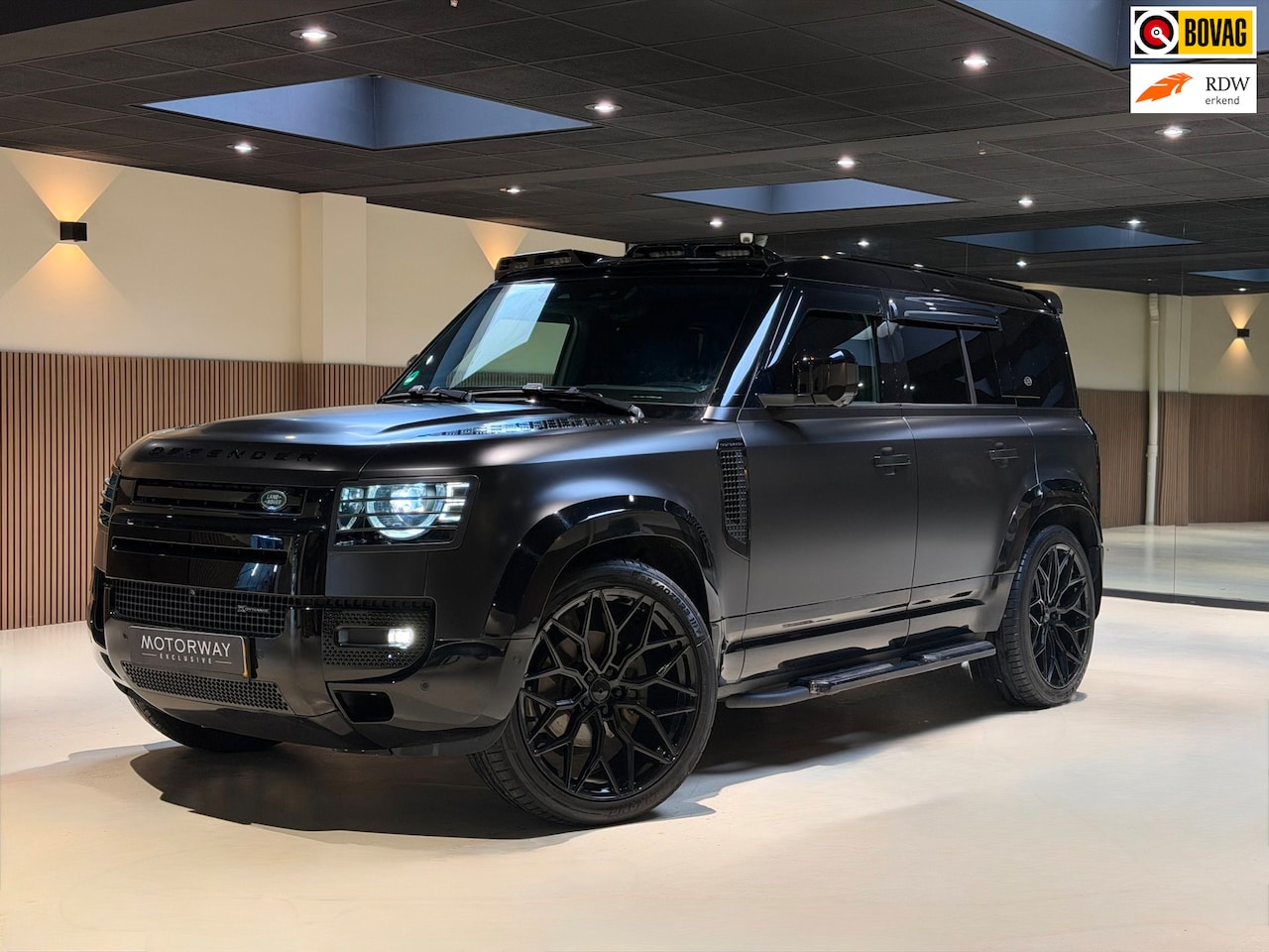 Land Rover Defender Hard Top - 3.0 D200 110 MHEV X-Dynamic SE|Urban uitvoering|Pano|HSE|HUD|StandkachelKeyless|Memory|Mer - AutoWereld.nl