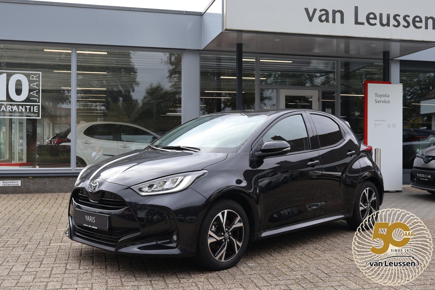 Toyota Yaris - 1.5 Hybrid STYLE DODEHOEK DETECTIE STUUR&STOELVERW. LED KEYLESS APPLE/ANDROID - AutoWereld.nl