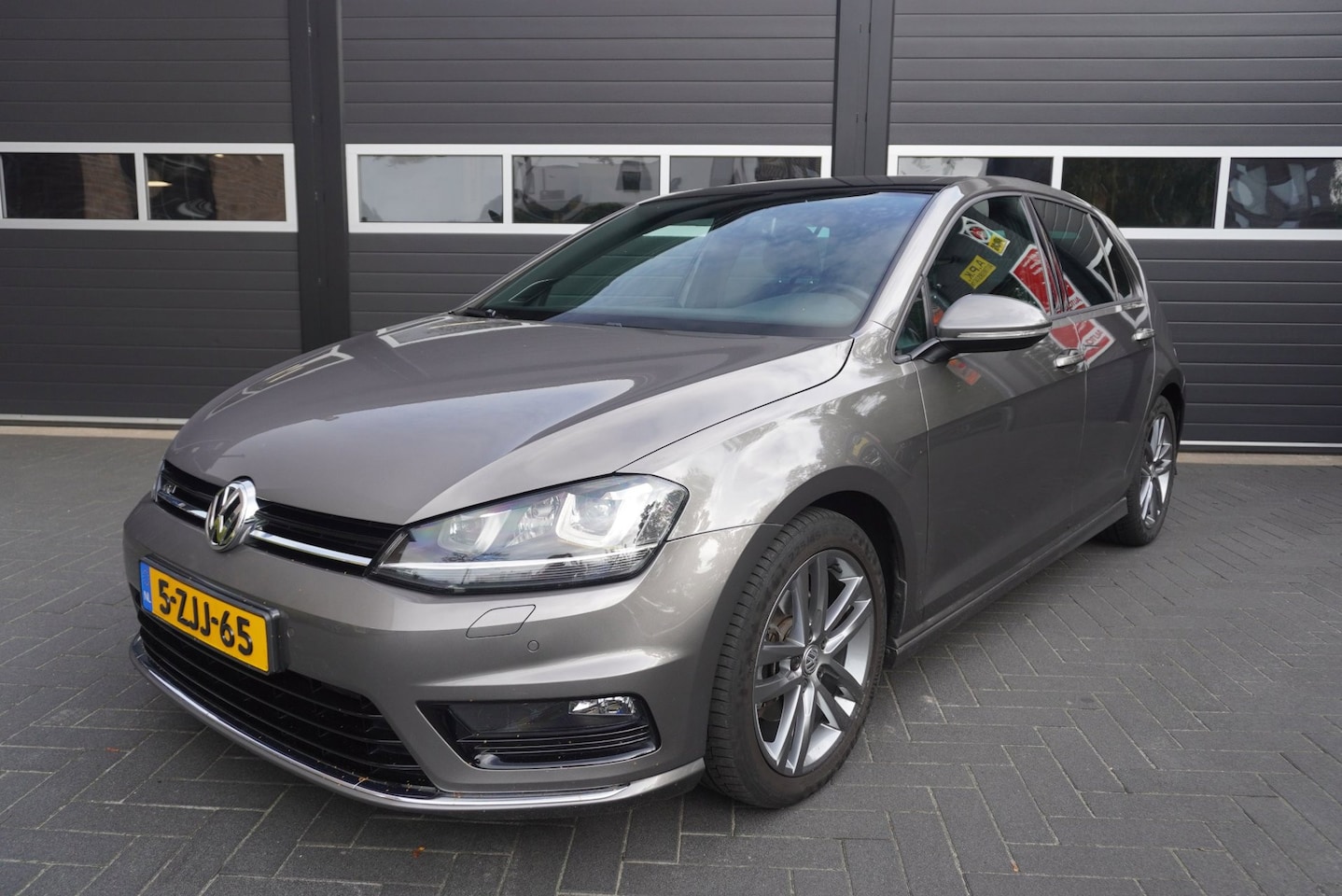 Volkswagen Golf - 1.4 TSI R line Highline Elek.Pano/Trekhaak/Cruise/Camera/Park.sensoren/Navi/Elec.Climate.C - AutoWereld.nl