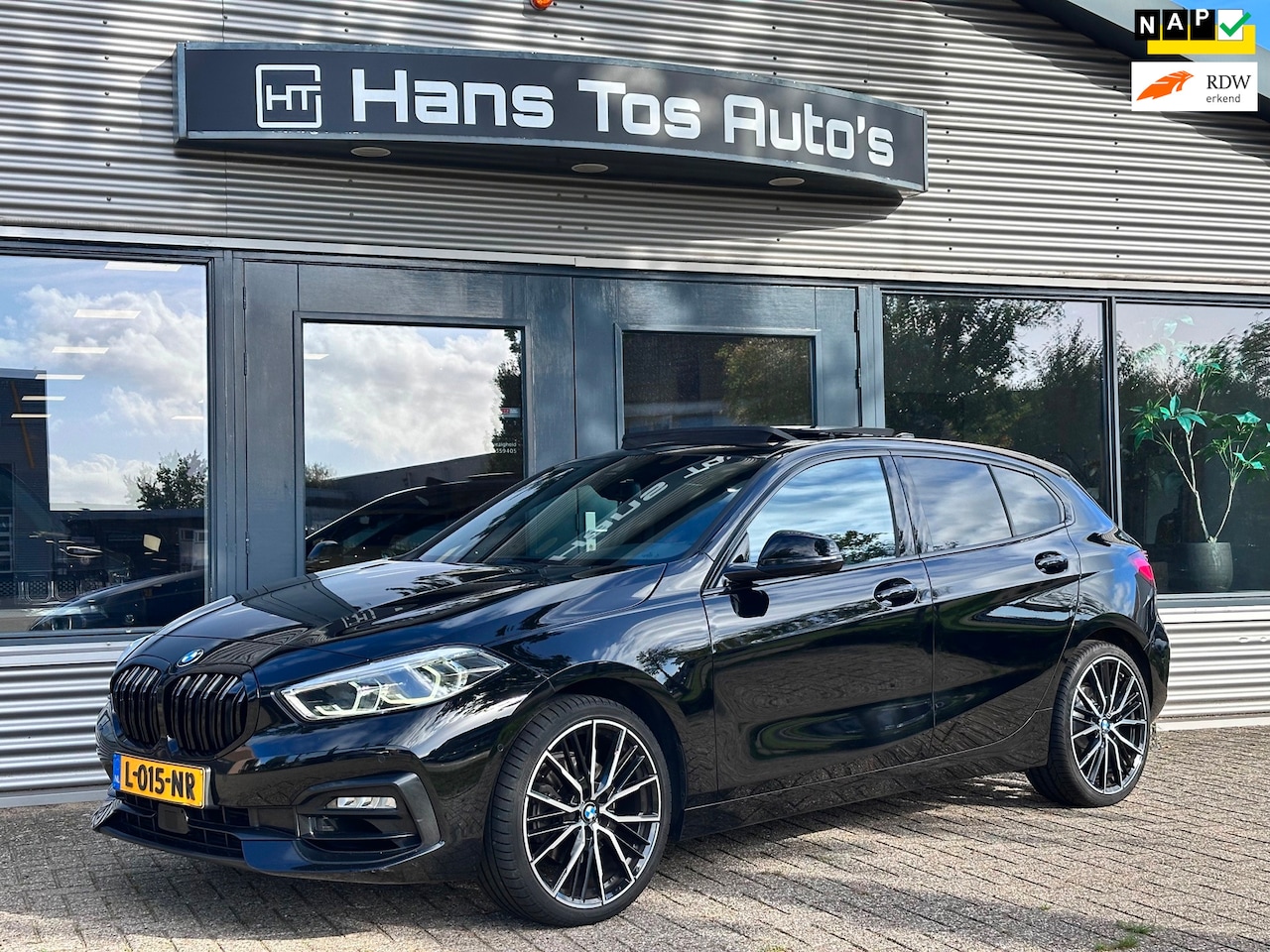 BMW 1-serie - 116i AUT Executive Sport Edition/Panorama /Leer /Camera /19" - AutoWereld.nl